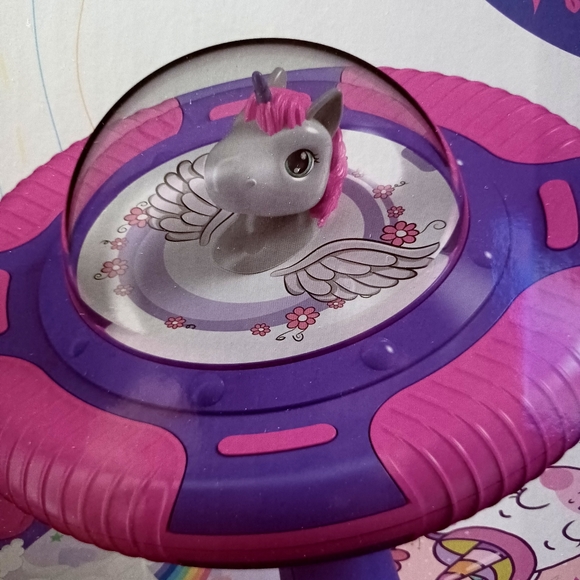 Sit & Spin Plays music 🎵🎶 - Picture 3 of 11